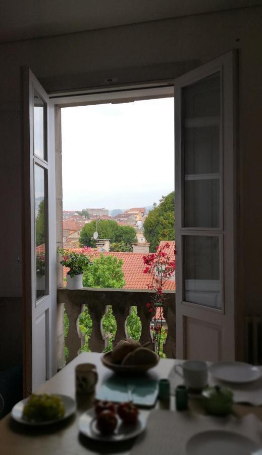 Excelentes Vistas En La Plaza De La Verdura Pontevedra Luaran gambar