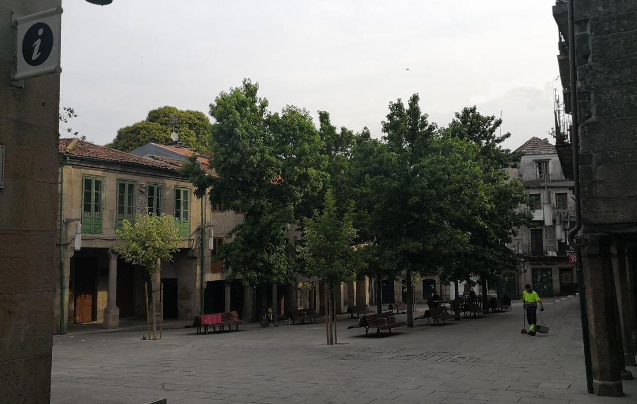 Excelentes Vistas En La Plaza De La Verdura Pontevedra Luaran gambar